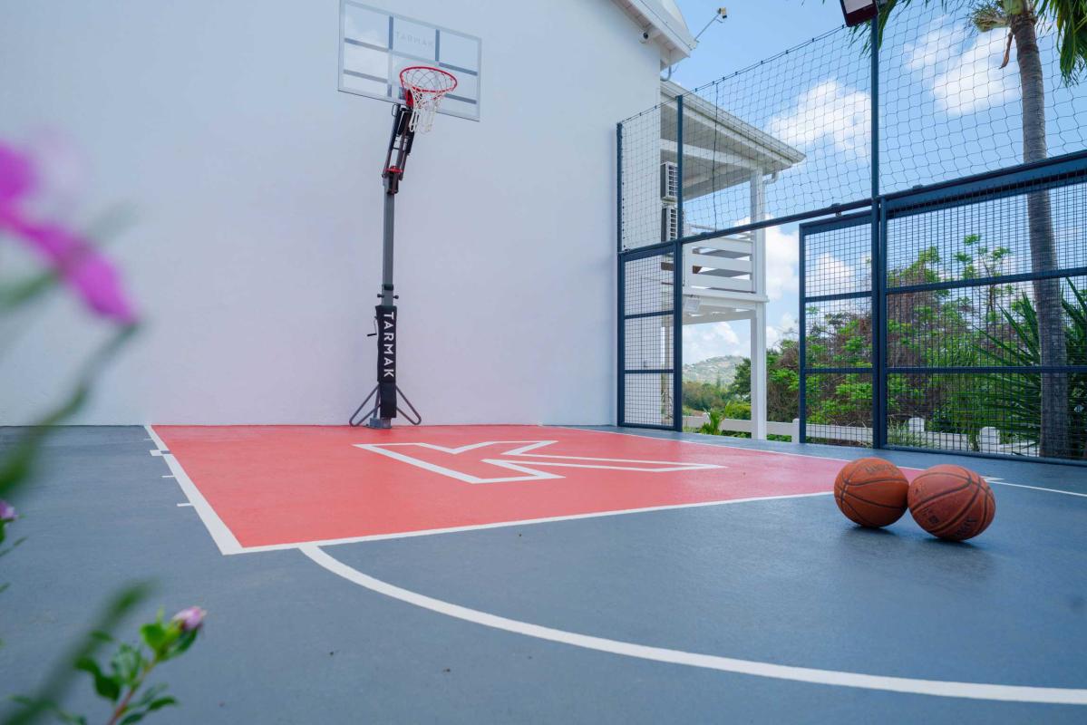 5 Location villa avec piscine le françois martinique_terrain basket